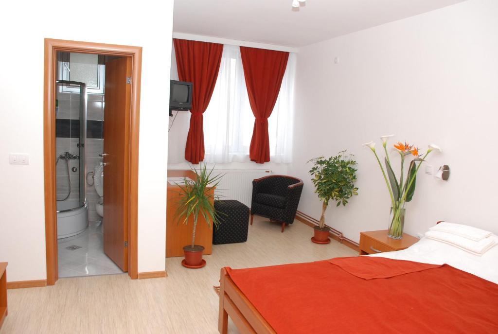 M Garni Hotel Vranje Pokoj fotografie